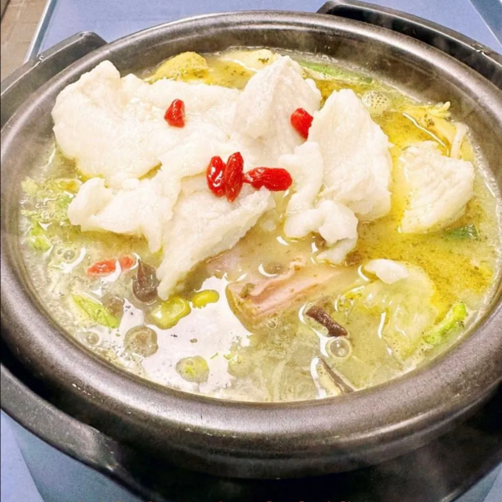 Fish fillet rice noodle soup with wolfberries at Ten Seconds Yunnan Rice Noodle, a Chinese Restaurant in Syosset