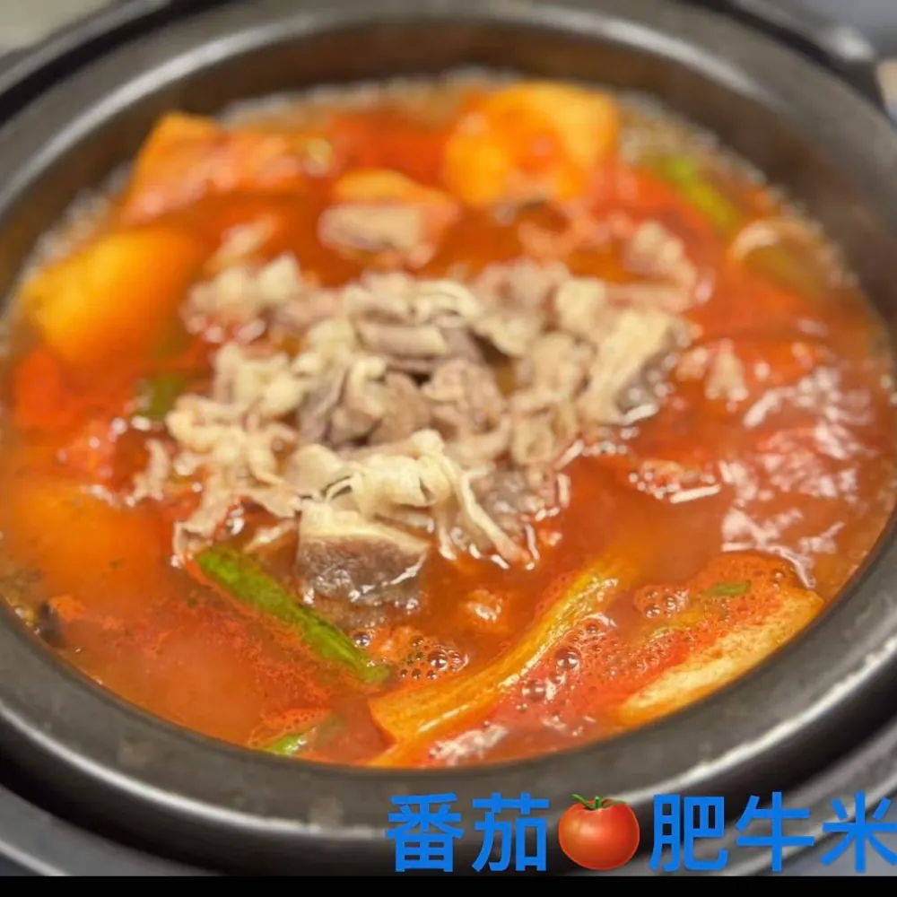 Tomato beef rice noodle in rich red broth at Ten Seconds Yunnan Rice Noodle, a Chinese Restaurant in Syosset